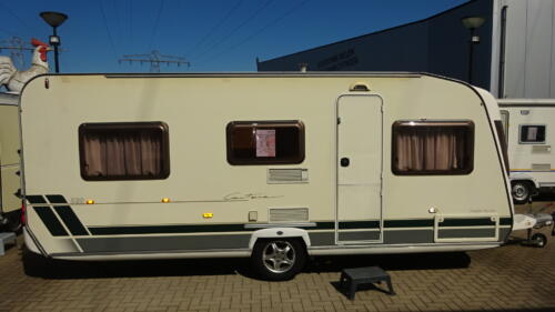 CHATEAU CANTARA Comfort Traveller 520 2004 VRIJSTAAND BED